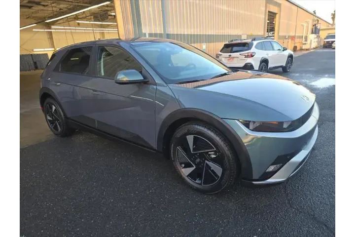 $35119 : Hyundai IONIQ 5 2026 SE 4dr image 1
