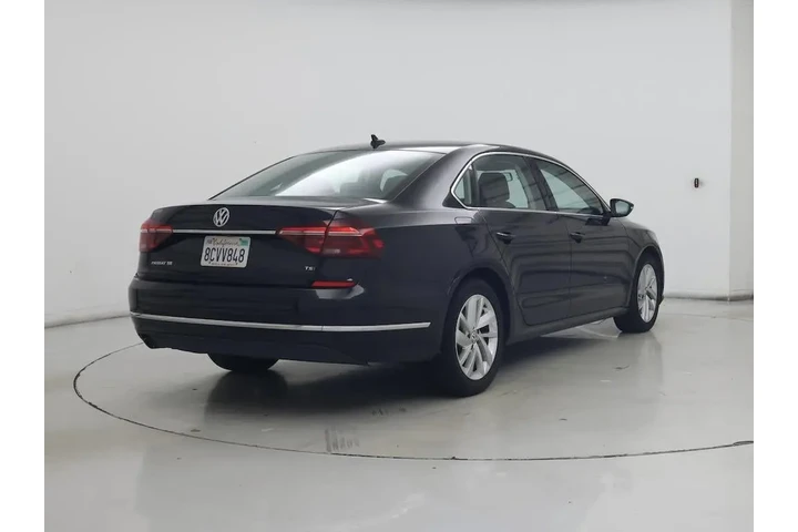$13998 : Volkswagen Passat 2018 2.0T image 8