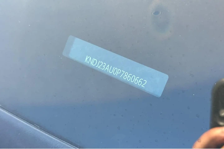 $15981 : Kia Soul 2023 LX 4dr Crossov image 2