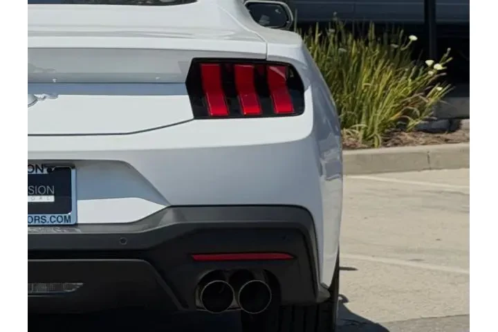 $33750 : Ford Mustang 2026 EcoBoost P image 8