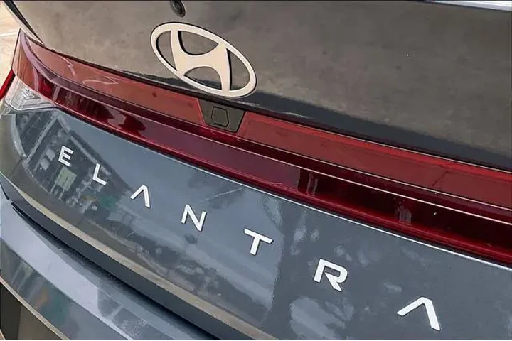 $19799 : Hyundai ELANTRA 2024 SEL 4dr image 8