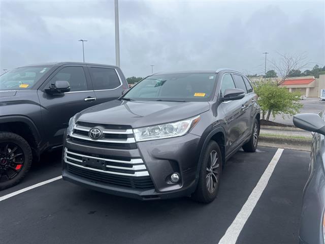 $26990 : PRE-OWNED 2018 TOYOTA HIGHLAN image 5