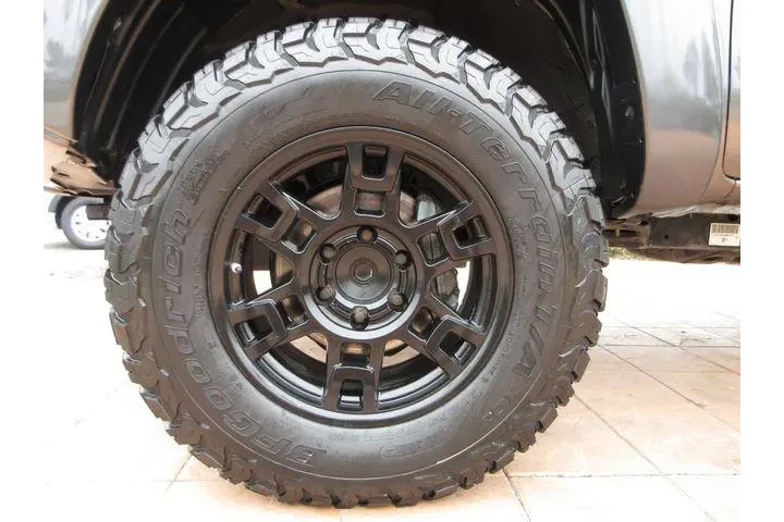 $22355 : Toyota Tacoma 2015 4x2 PreRu image 8