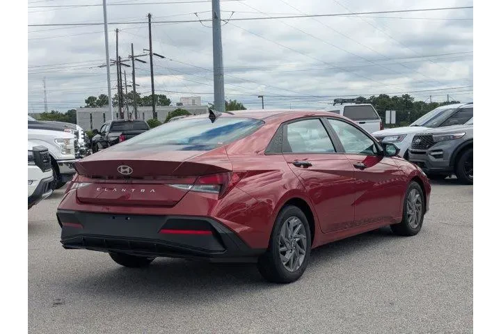 $23995 : Hyundai ELANTRA 2024 SEL 4dr image 5