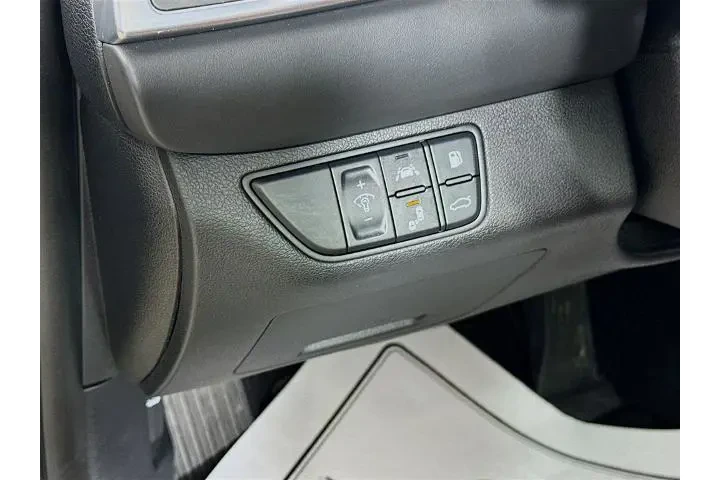 $20959 : Genesis G70 2020 AWD 2.0T 4d image 10