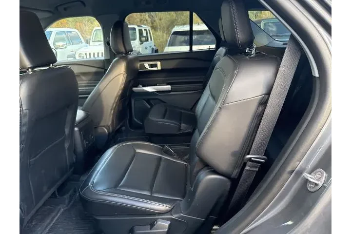 $32825 : Ford Explorer 2023 AWD XLT 4 image 10