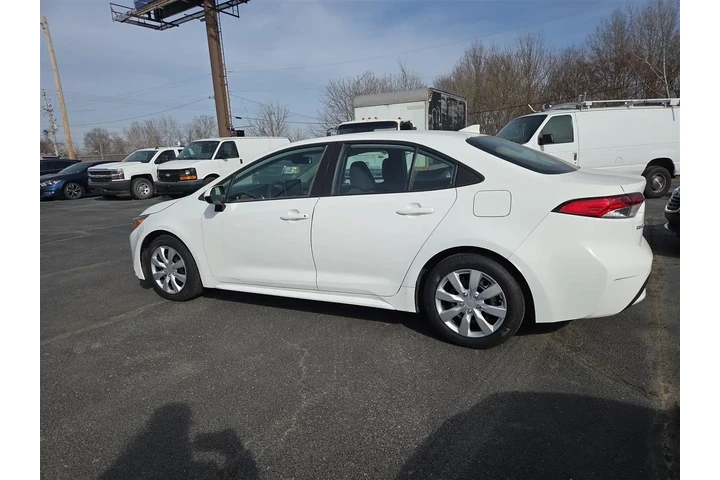 2020 Corolla LE image 3