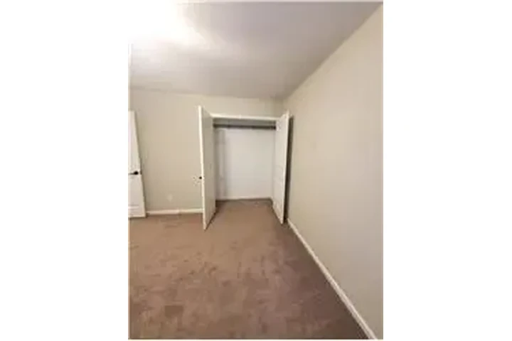 $2200 : Rental property with 3 bedro image 9