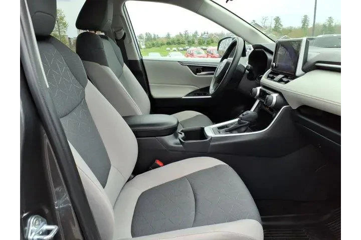 $37875 : Toyota RAV4 2025 AWD XLE 4dr image 5