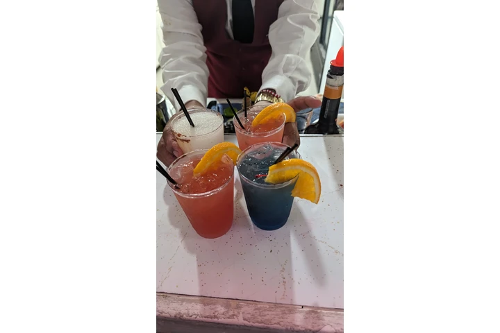 Rene Bartender services image 4