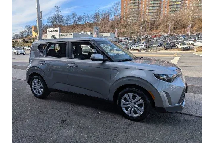 $15695 : Kia Soul 2023 S 4dr Crossove image 5