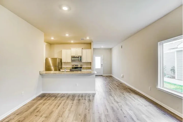 $1205 : Casa en renta de 3 recámaras image 6