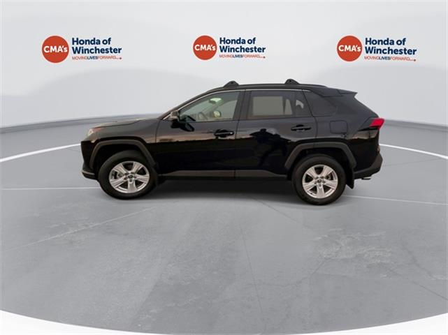$29100 : PRE-OWNED 2021 TOYOTA RAV4 XLE image 5