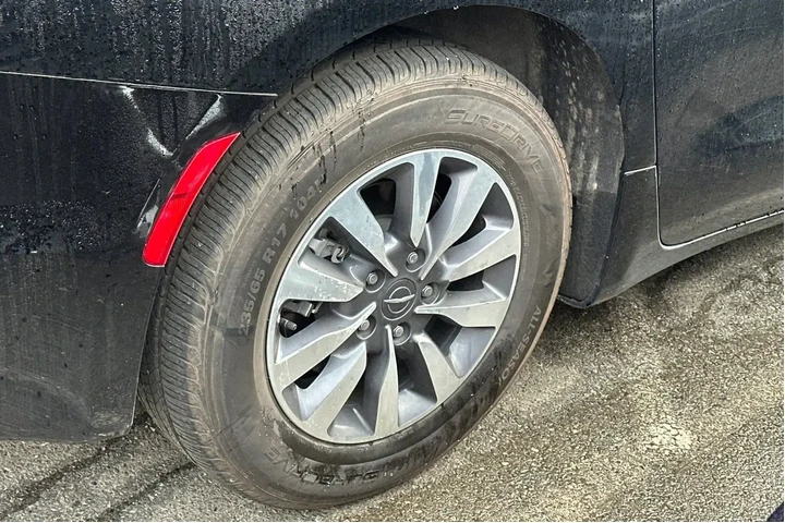 $32990 : Chrysler Pacifica Plug-In Hy image 7