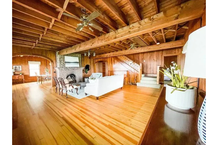 $1200 : Stunning and pretty maintained image 10