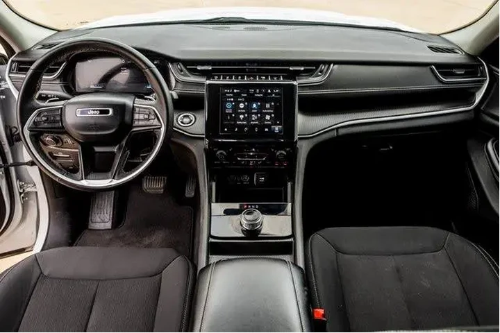 $29627 : Jeep Grand Cherokee L 2024 4 image 8