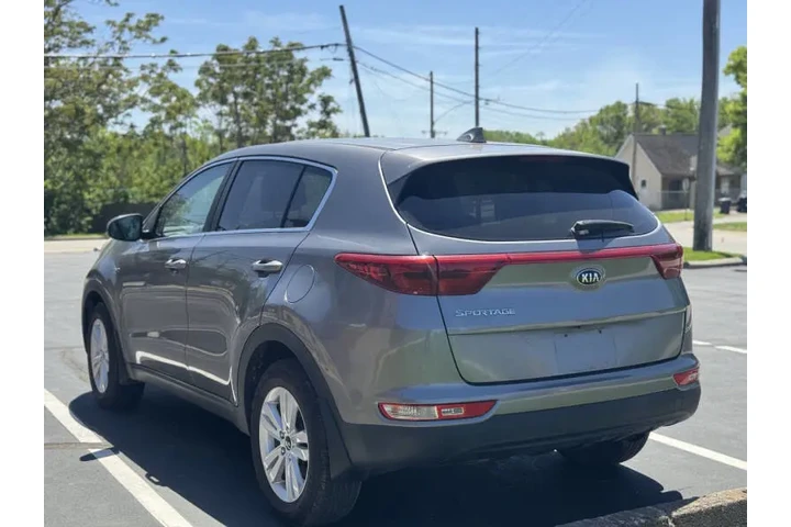$7999 : 2017 Sportage LX image 7