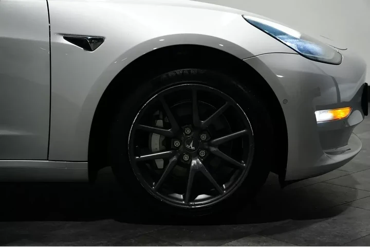 $20557 : 2018 Model 3 Long Range Batte image 4