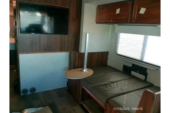 $69999 : 2020 Winnebago Intent 28y image 5
