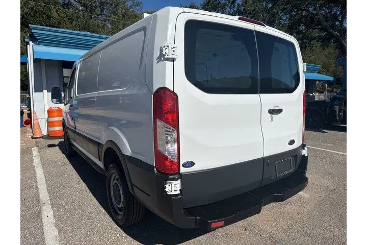 $10598 : Ford Transit 2018 250 3dr SW image 6
