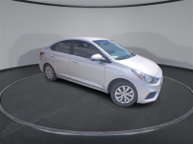 $12700 : PRE-OWNED 2018 HYUNDAI ACCENT image 2