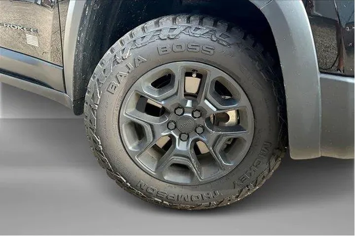 $24995 : Jeep Cherokee 2021 4x4 Trail image 2