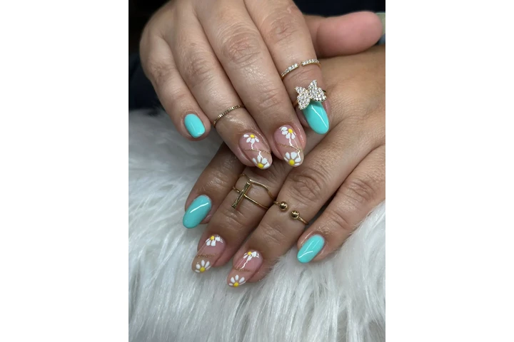 Diseños de Uñas con Estilo image 2