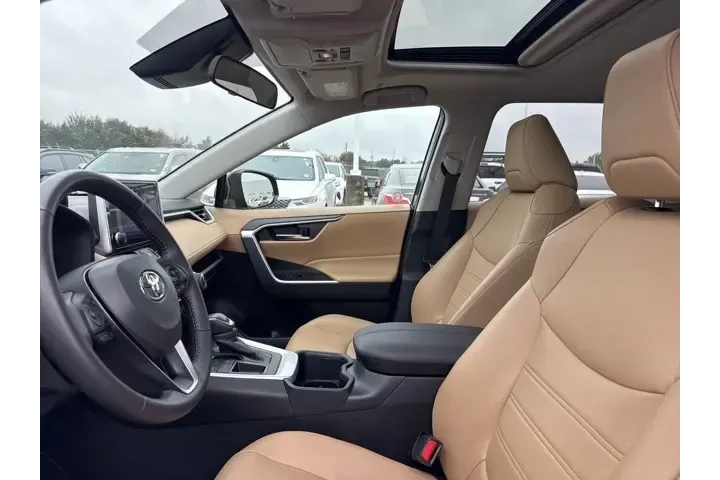 $32991 : Toyota RAV4 2025 XLE Premium image 7