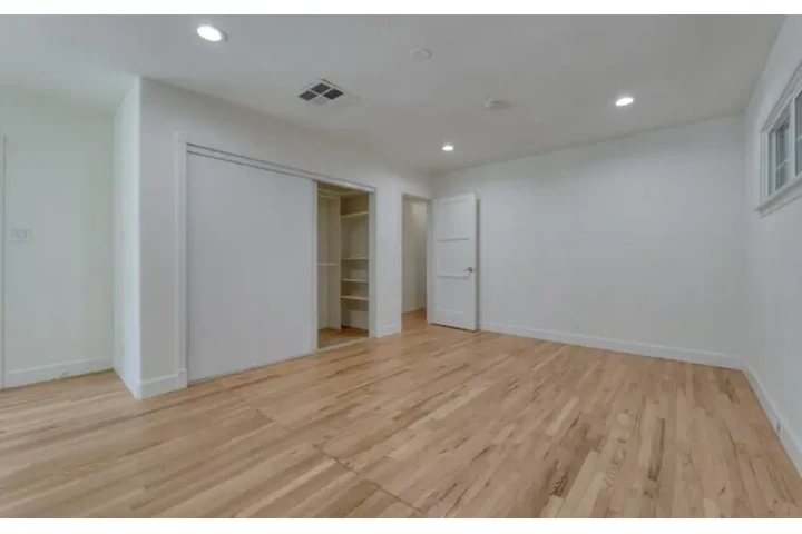 $6700 : 5369 Topeka Dr, Tarzana, CA image 8