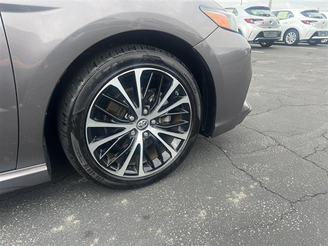 $20411 : PRE-OWNED 2019 TOYOTA CAMRY SE image 9