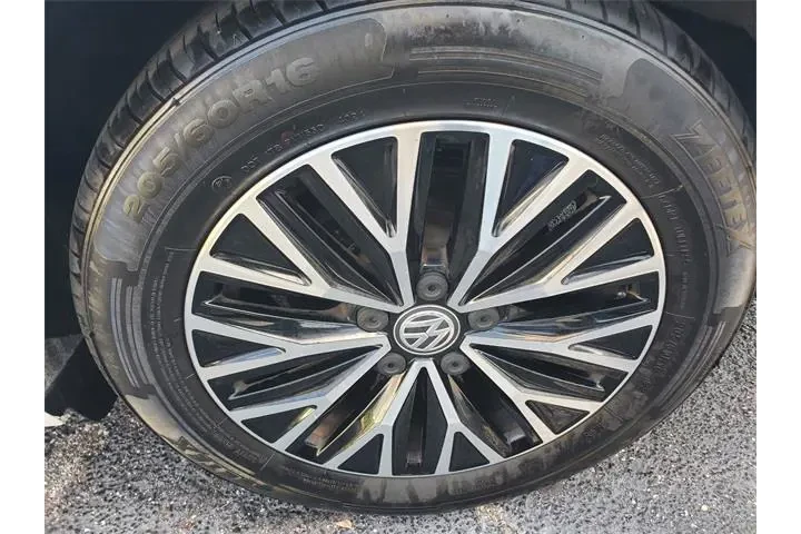 $12990 : Volkswagen Jetta 2019 SEL 4d image 7