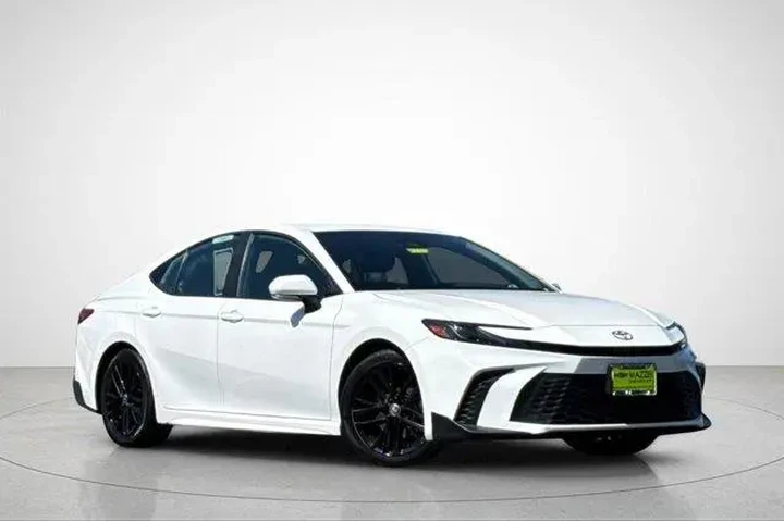 $28857 : Toyota Camry 2025 SE 4dr Sed image 2