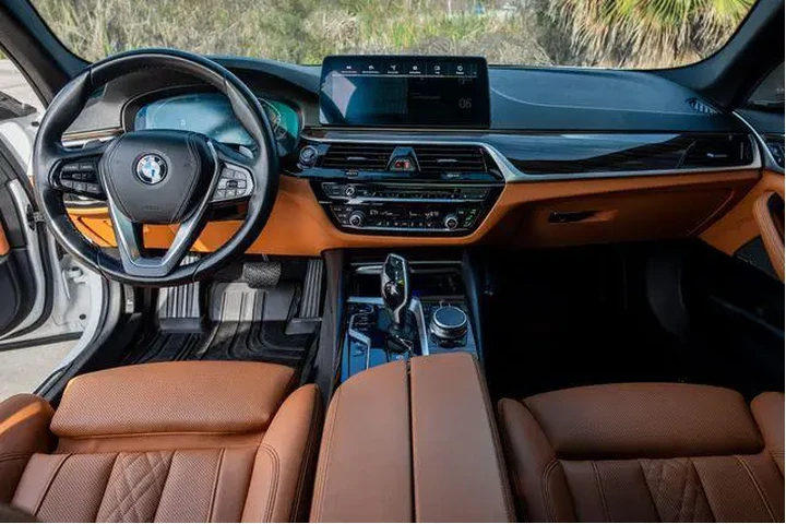 $31306 : BMW 5 Series 2021 540i 4dr S image 9