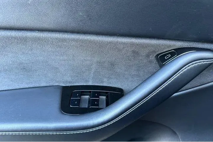 $27309 : Tesla Model Y 2021 AWD Long image 8