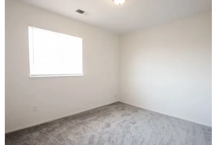 $1200 : HOUSE RENT  IN KING’S COUNTY image 4