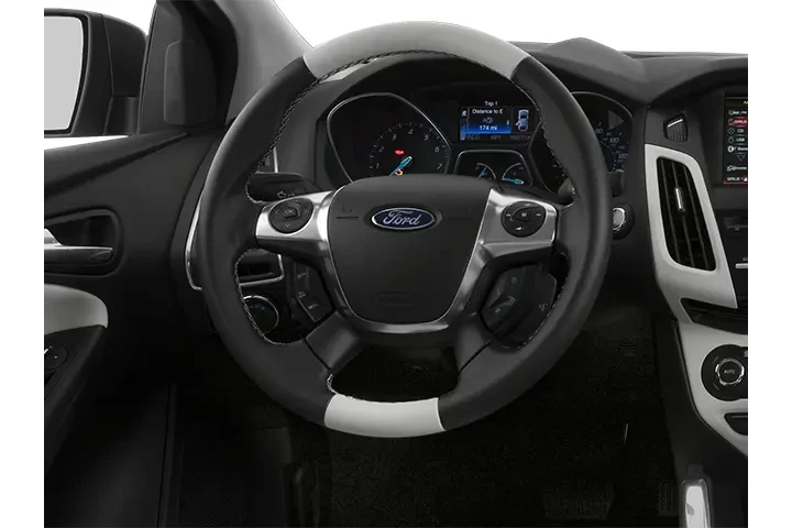 2014 Focus SE image 6