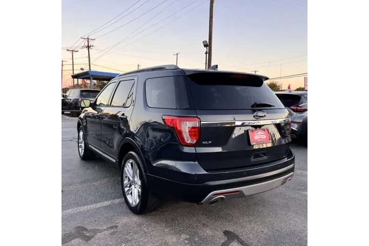 $17999 : 2017 Explorer XLT image 9