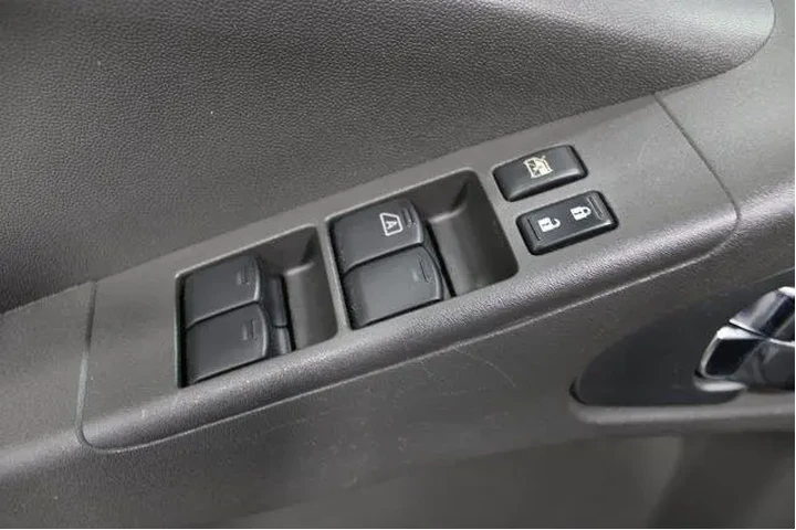 $13951 : Suzuki Equator 2012 4x2 Spor image 6