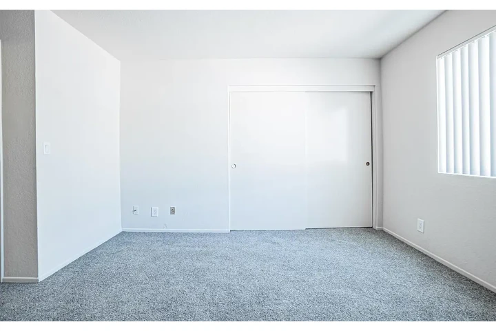 $1795 : Courtyard 1 Bd 1 Bath $1,795 image 7