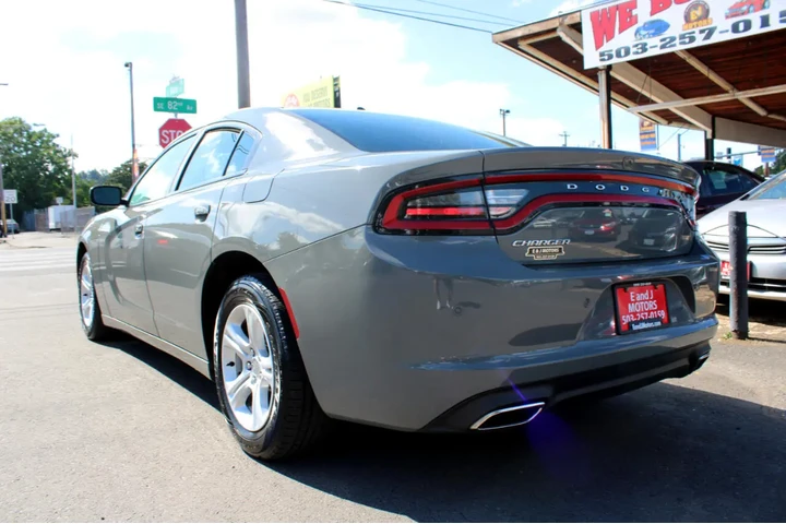 $15295 : 2019 Charger SXT RWD image 4