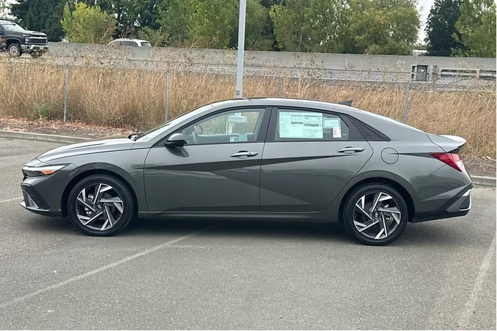 $24990 : Hyundai ELANTRA Hybrid 2025 image 7
