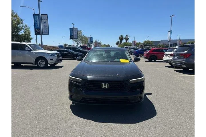 $26998 : Honda Accord 2024 LX 4dr Sed image 1