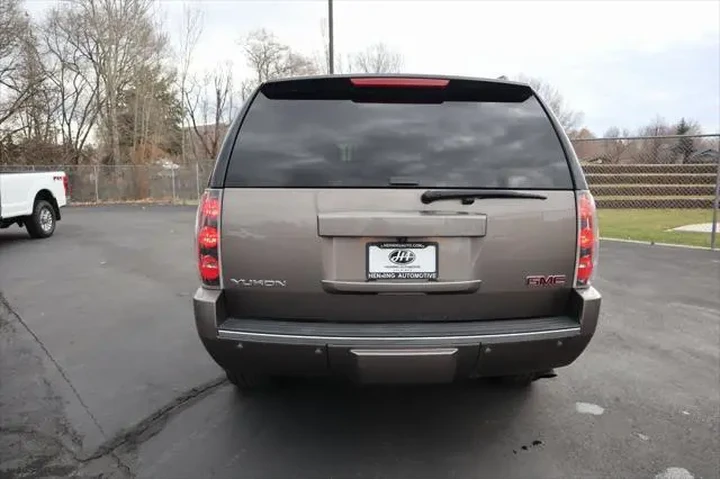 $15999 : GMC Yukon 2013 AWD Denali 4d image 6