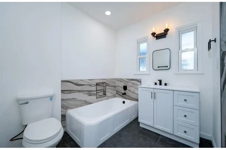$1945 : 2 BEDROOM HOME IN LOS ANGELES image 9