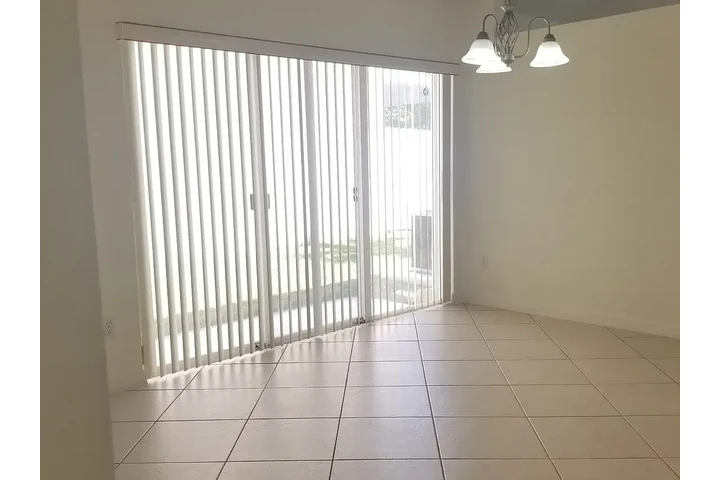 $1400 : Welcome to your new home image 5