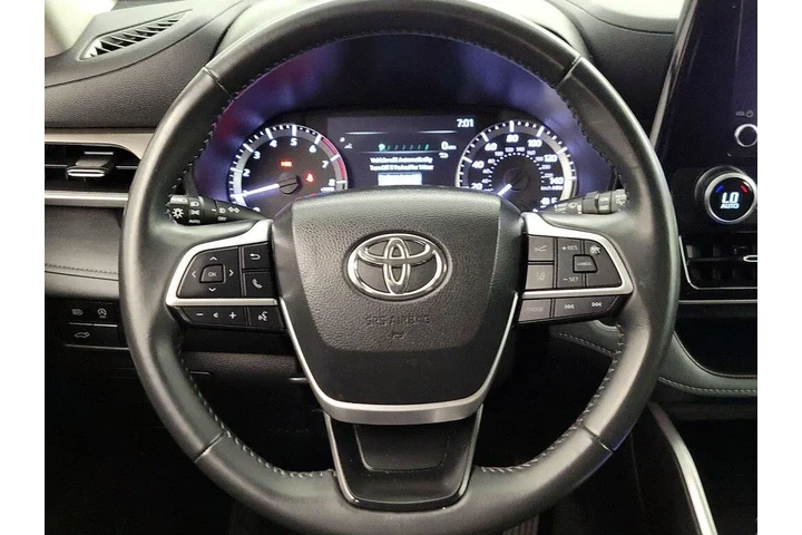$30998 : Toyota Highlander 2024 LE 4d image 10