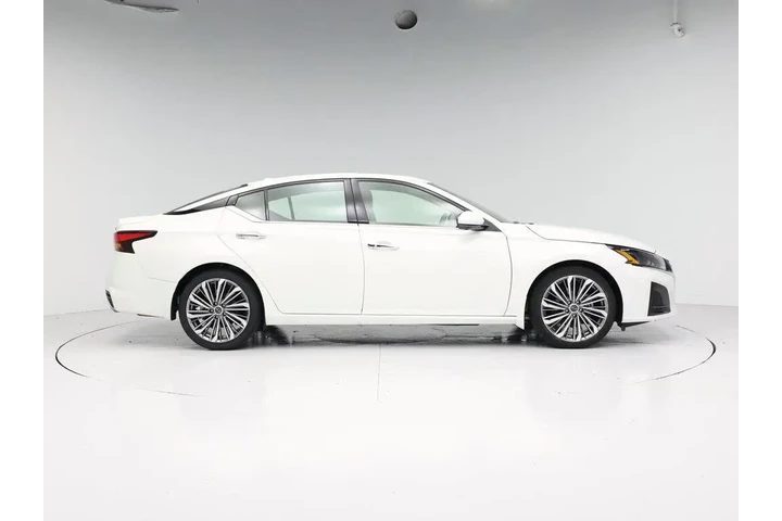 $24998 : Nissan Altima 2023 2.5 SL 4d image 7