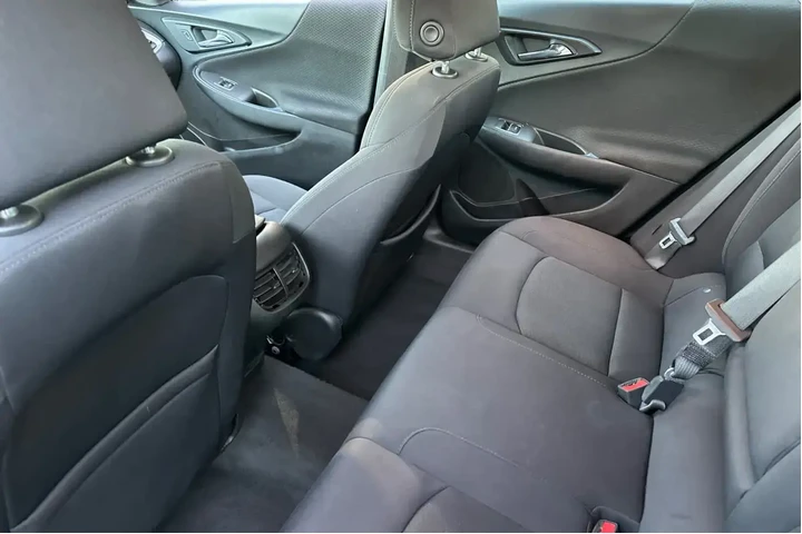 $16536 : Chevrolet Malibu 2022 LT 4dr image 4