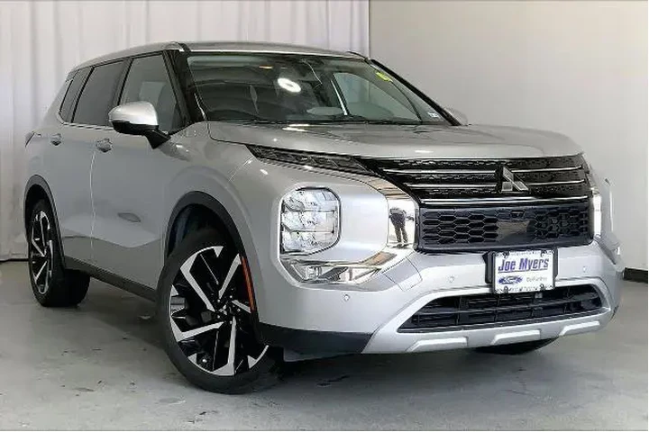 $22911 : Mitsubishi Outlander 2023 SE image 1