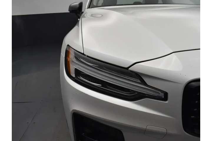 $22426 : Volvo S60 2024 B5 Core Dark image 6